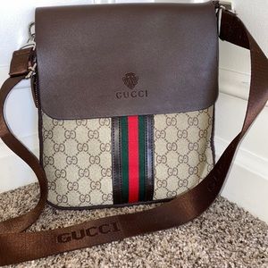 Cross over Gucci bag